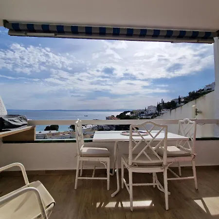 Claude Apartment *